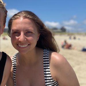 Meet your Posher, Caitlin